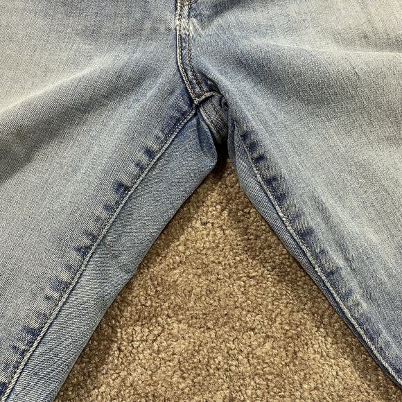 Levi’s Bermuda Denim Shorts Women’s 28x12 Light Wash Distressed Denim - Picture 4 of 11